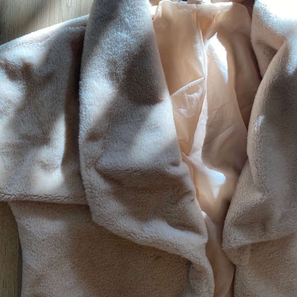 Coat - Picture 3 of 4